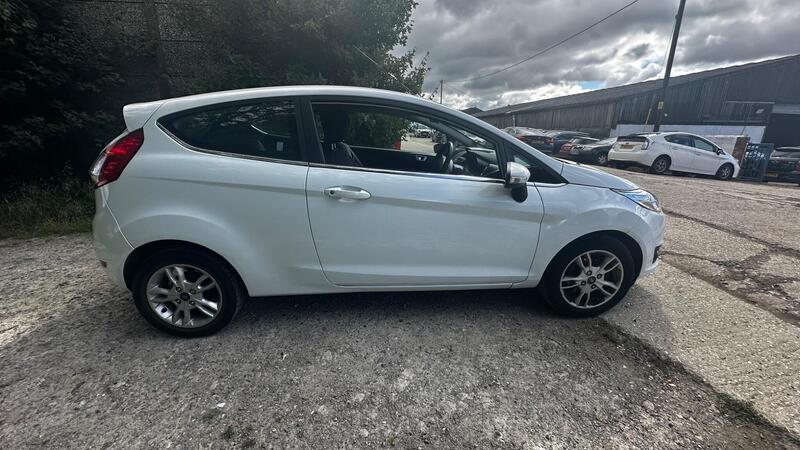2017 Ford Fiesta — photo 6