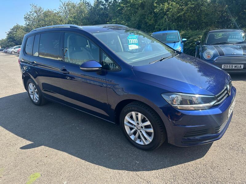 Volkswagen Touran view 2