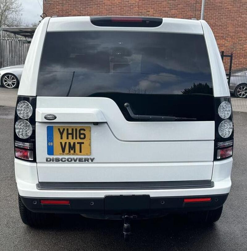 Land Rover Discovery view 4