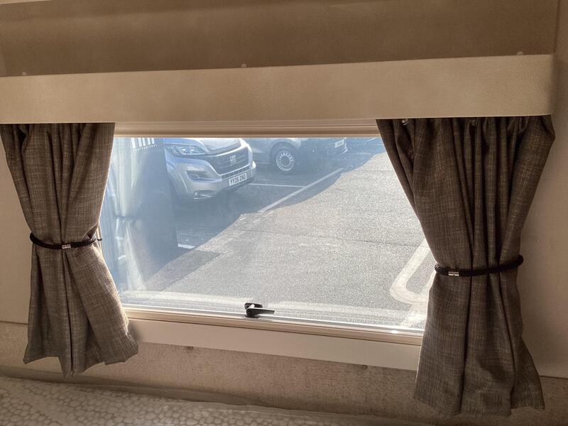 Auto-Sleepers Broadway FB — image 23
