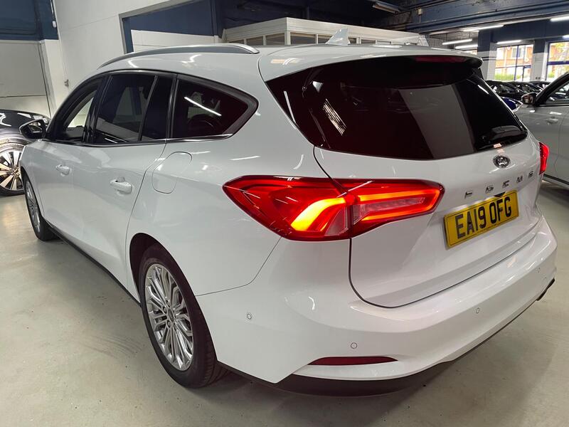 Ford Focus view 6