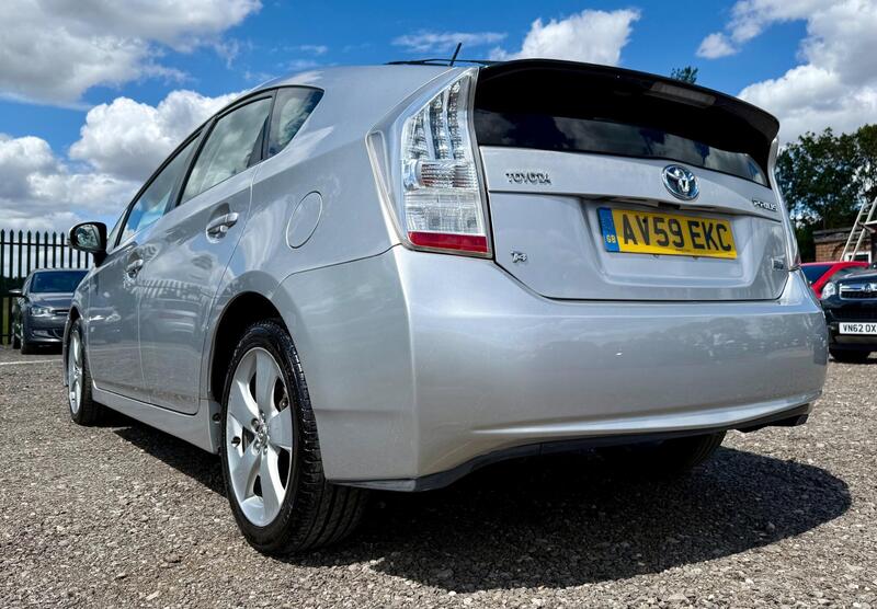 Toyota Prius view 4