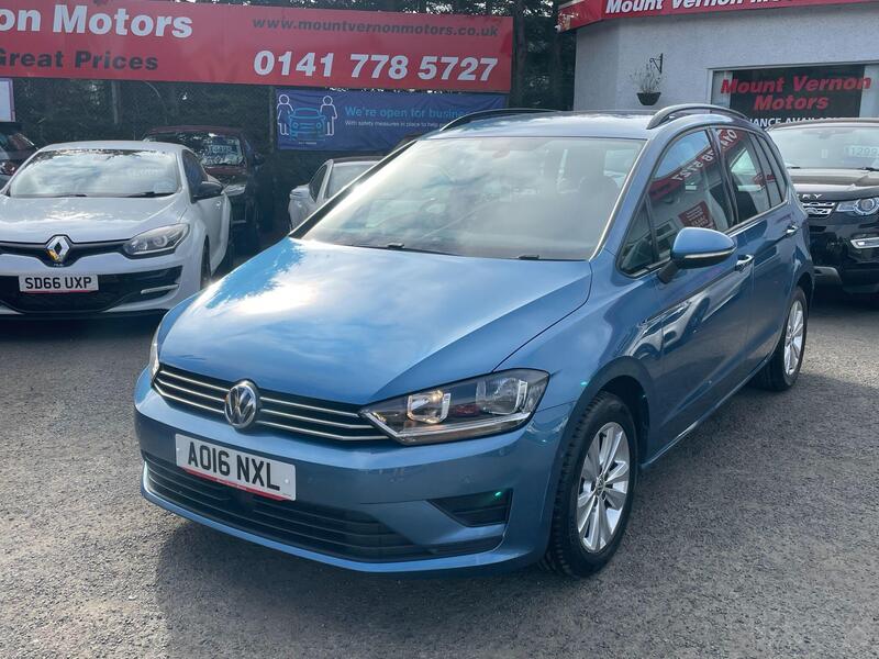Volkswagen Golf Sportsvan view 2