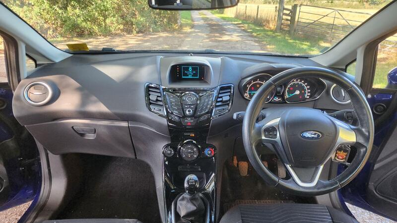 2015 Ford Fiesta — photo 22