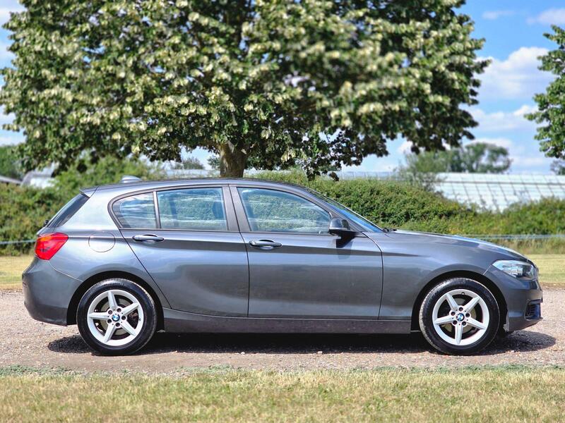 BMW 1 Series view 4