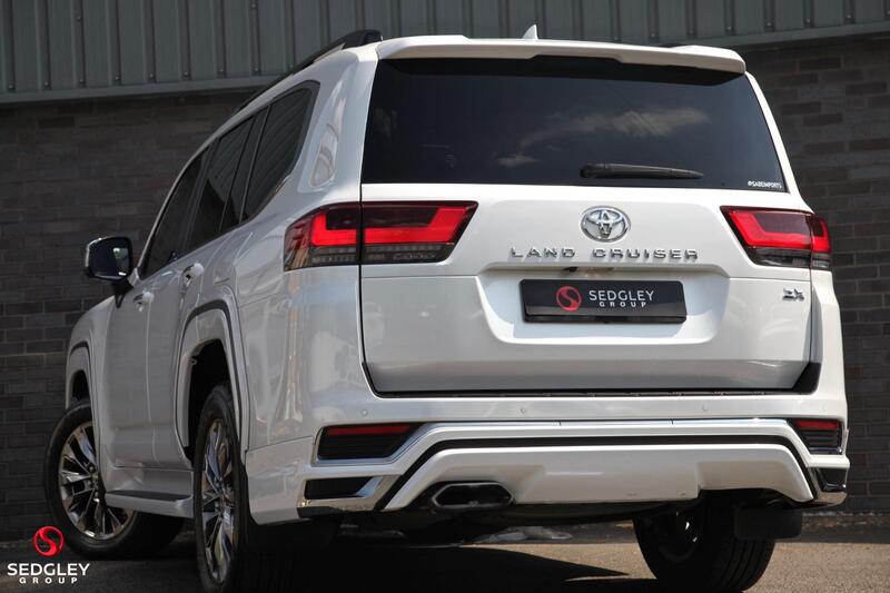 Toyota Land Cruiser view 7