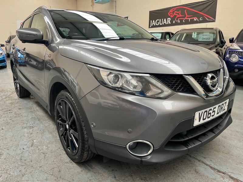 2015 Nissan Qashqai in Grey for sale