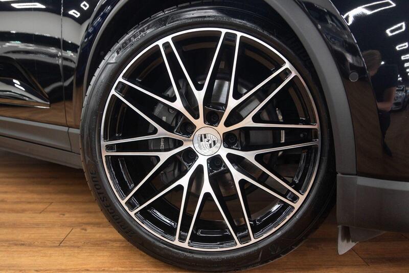 Porsche Macan view 5