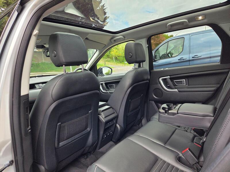 Land Rover Discovery Sport view 2