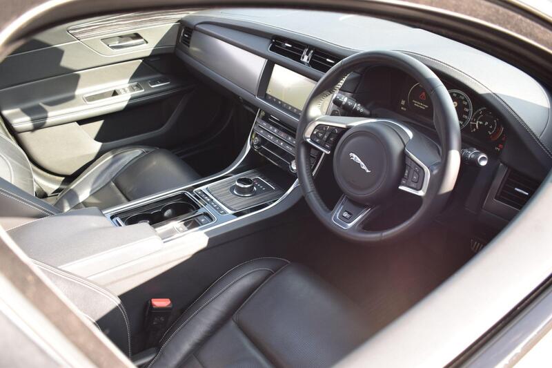 Jaguar XF view 3