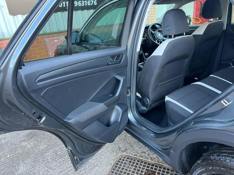 Volkswagen T-Roc view 16