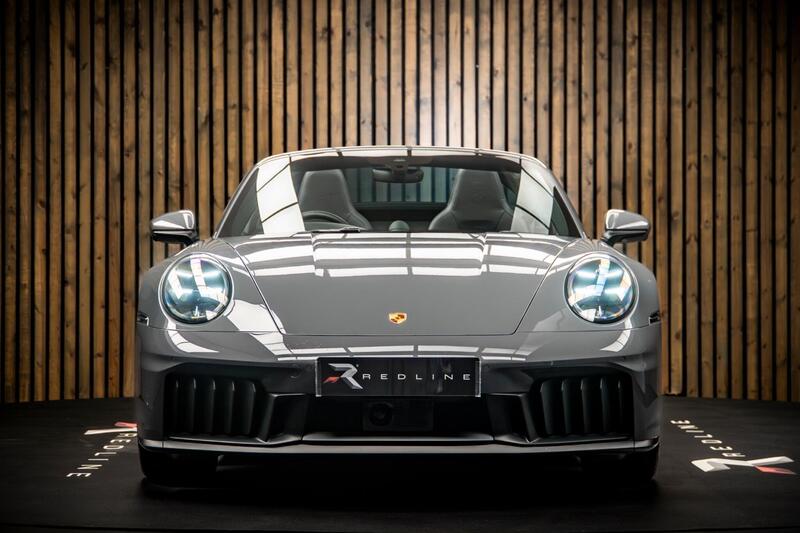 Porsche 911 view 5