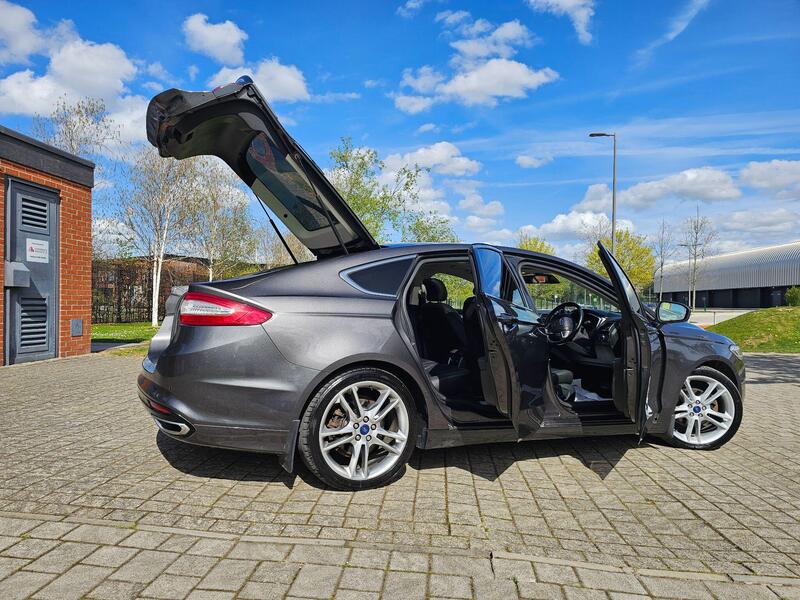Ford Mondeo view 4
