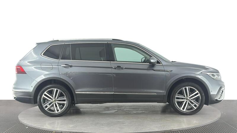Volkswagen Tiguan Allspace view 3