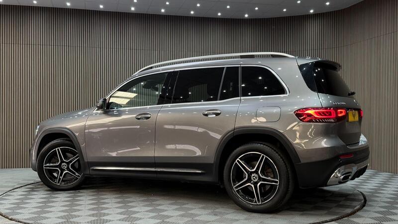 Mercedes-Benz Mercedes-Benz GLB view 2