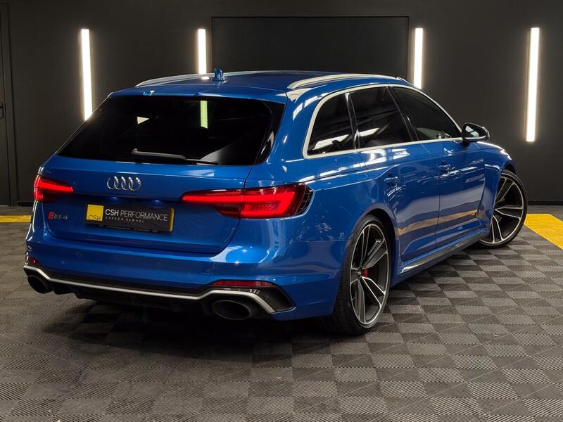 Audi RS4 view 5