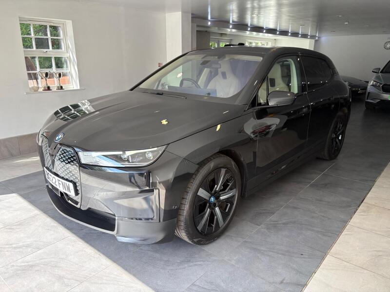 BMW Ix view 3