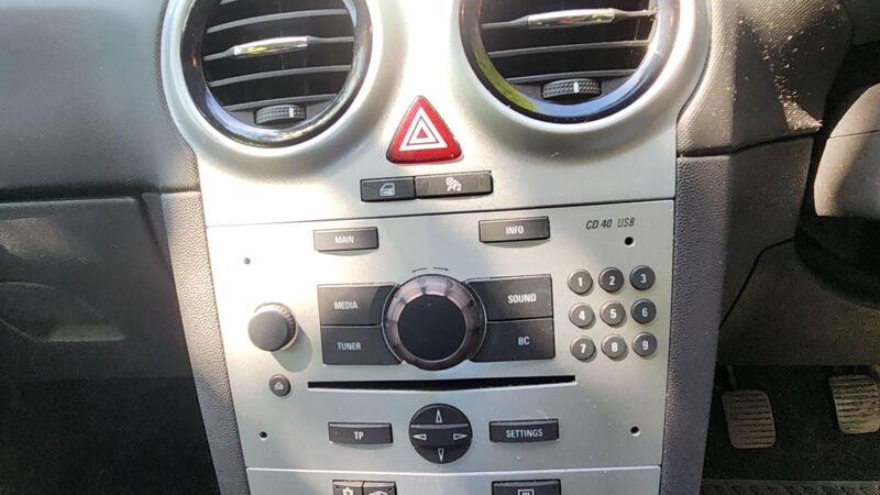 2013 Vauxhall Corsa — photo 27