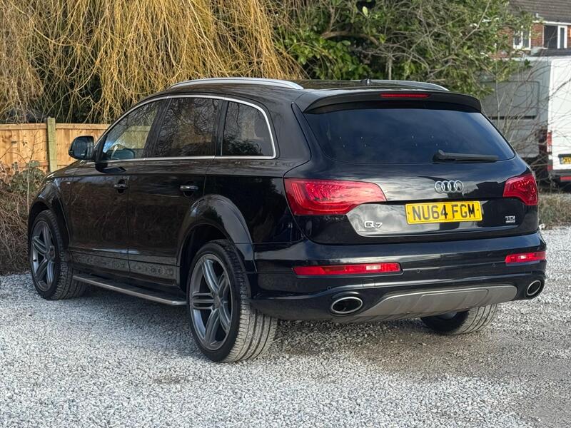 Audi Q7 view 6
