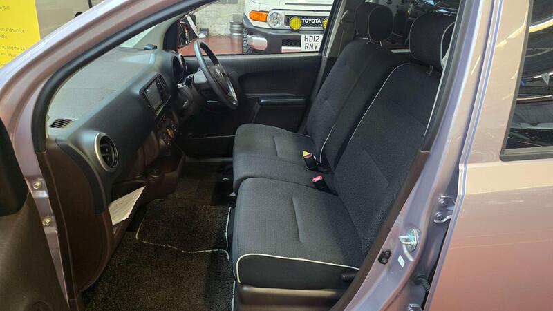 Toyota Yaris view 4