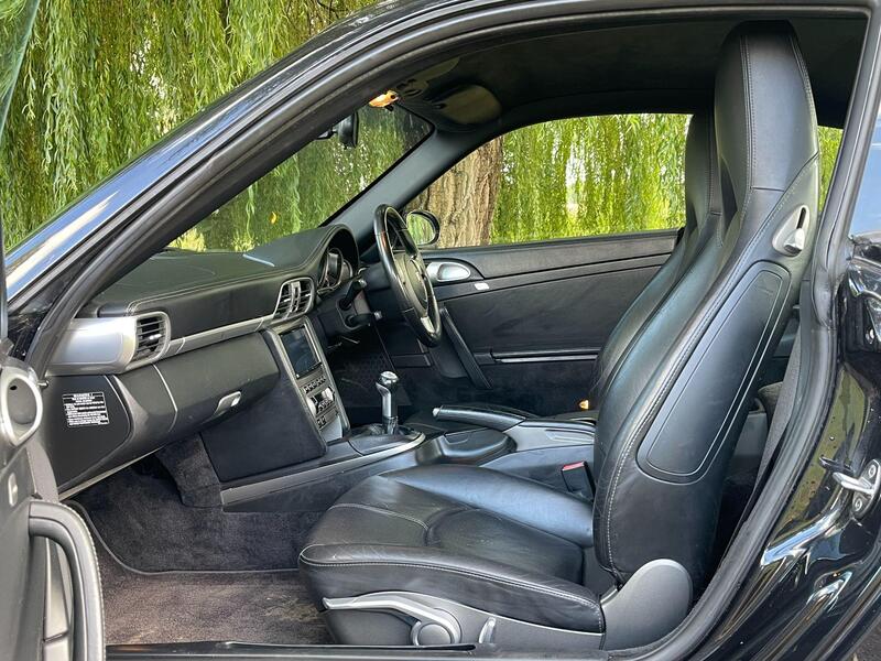 Porsche 911 view 7