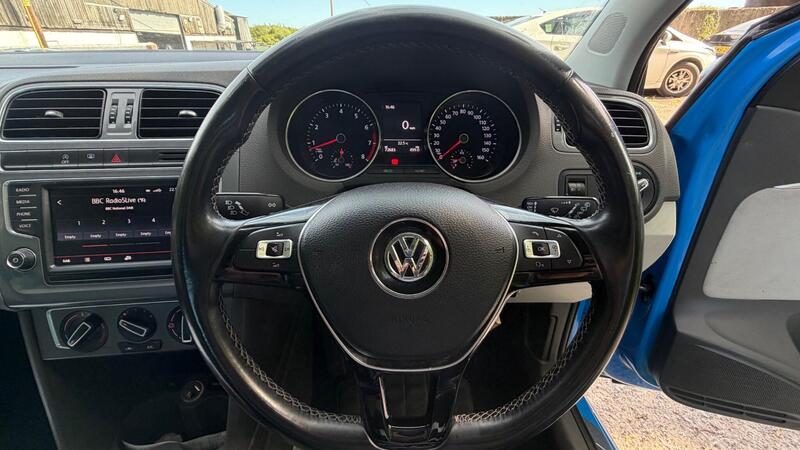 2015 Volkswagen Polo — photo 21