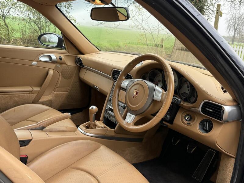 Porsche 911 view 34