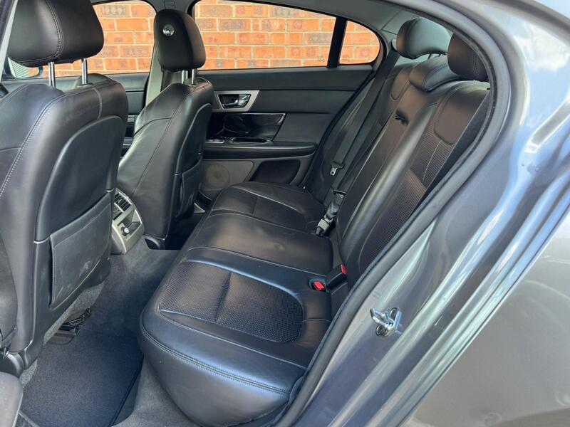Jaguar XF view 19