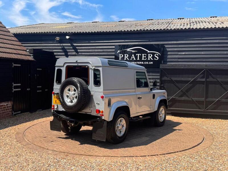 Land Rover Defender view 4