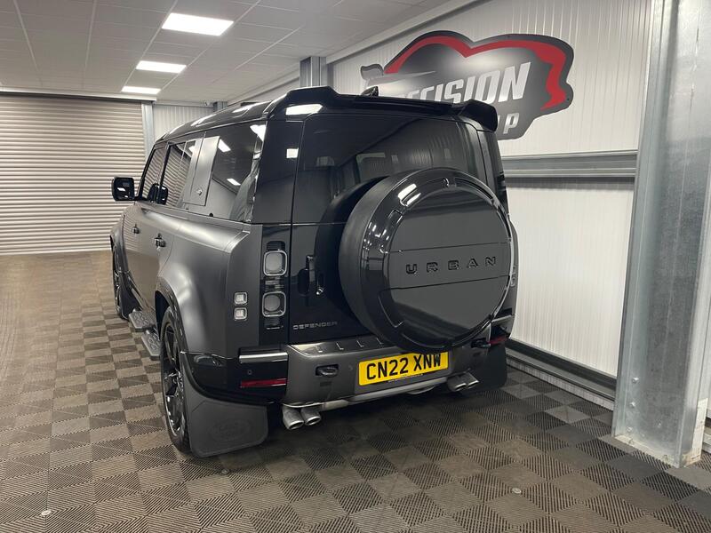 Land Rover Defender 110 view 6
