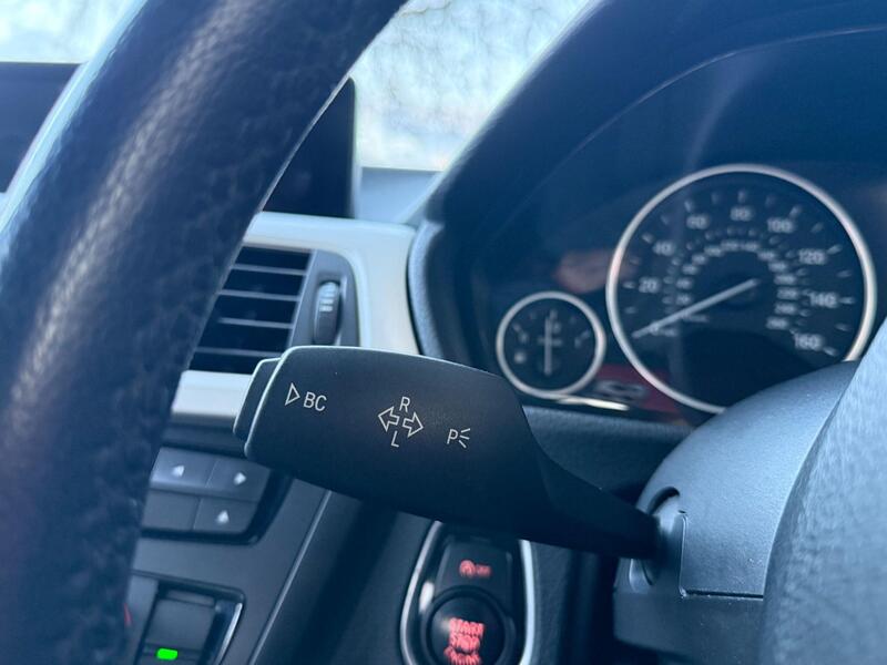 BMW 3 Series view 24