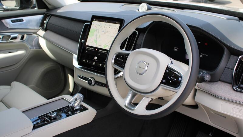 Volvo XC90 view 4