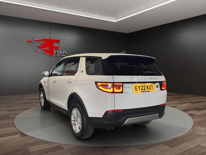 Land Rover Discovery Sport view 5