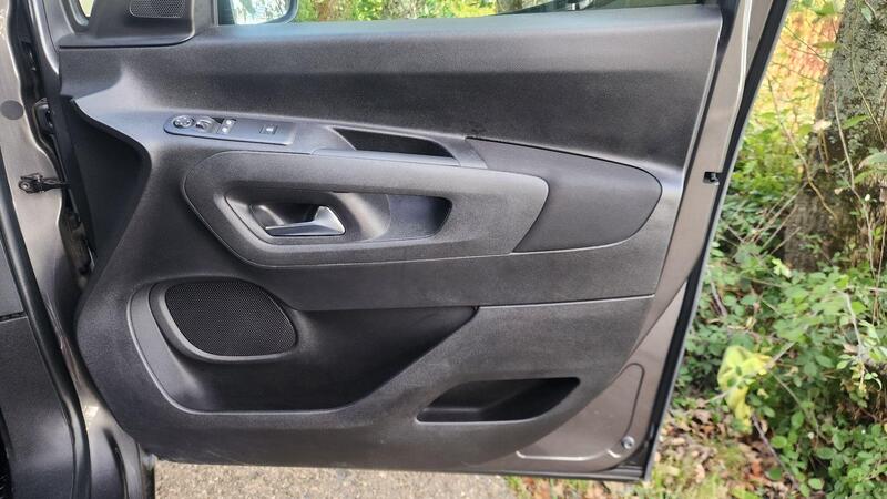 2019 Vauxhall Combo Life — photo 52