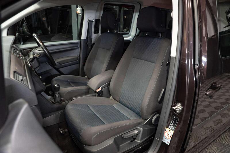 Volkswagen Caddy Maxi Life view 4