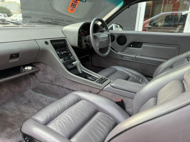 Porsche 928 view 22