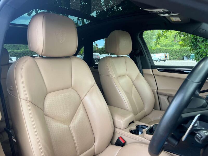 Porsche Macan view 5