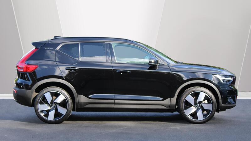 Volvo XC40 view 3