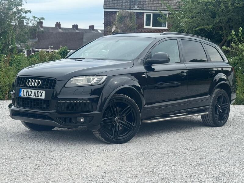Audi Q7 view 2