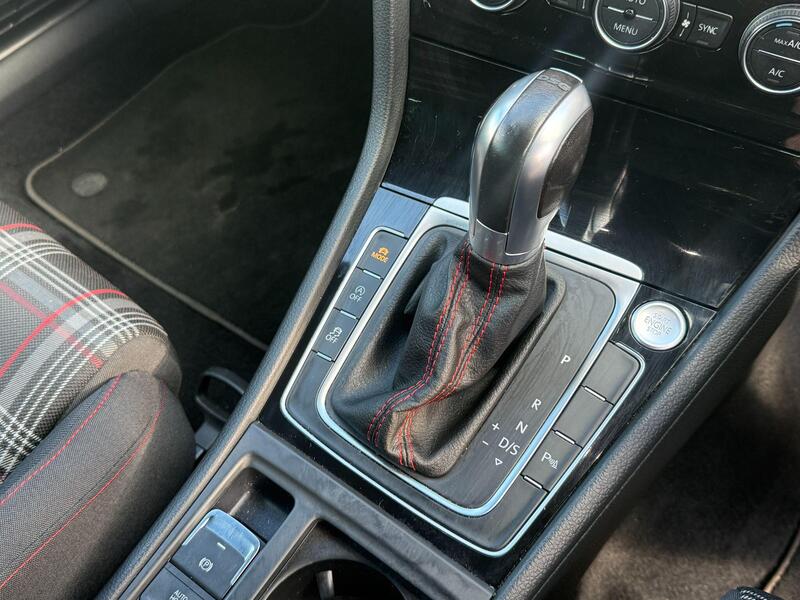 Volkswagen Golf view 6