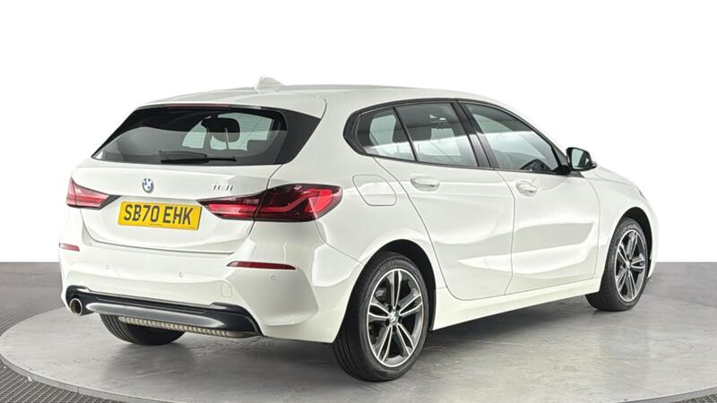 BMW 1 Series view 4