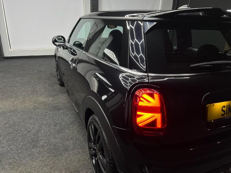 Mini Hatch view 6