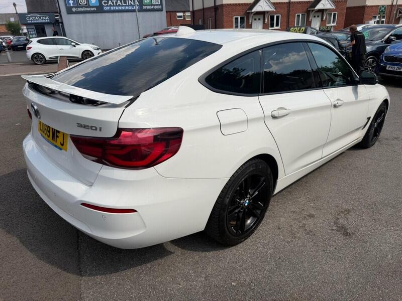 BMW 3 Series view 6