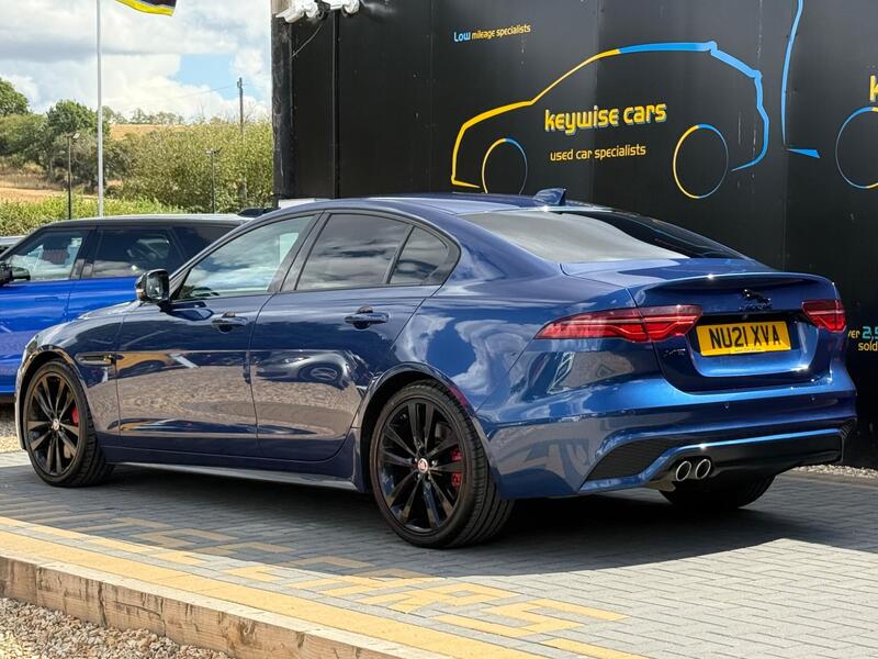 Jaguar Xe view 3