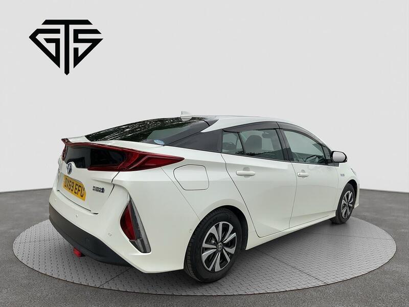 Toyota Prius view 3