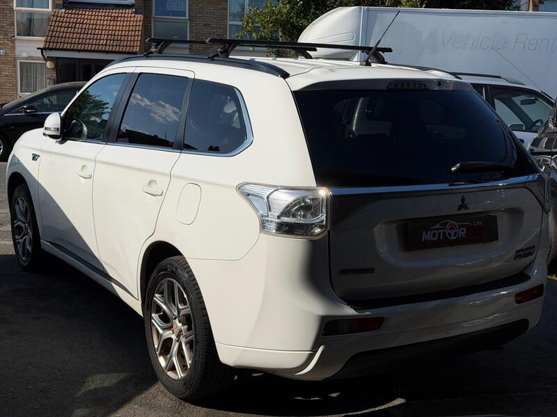 Mitsubishi Outlander view 4