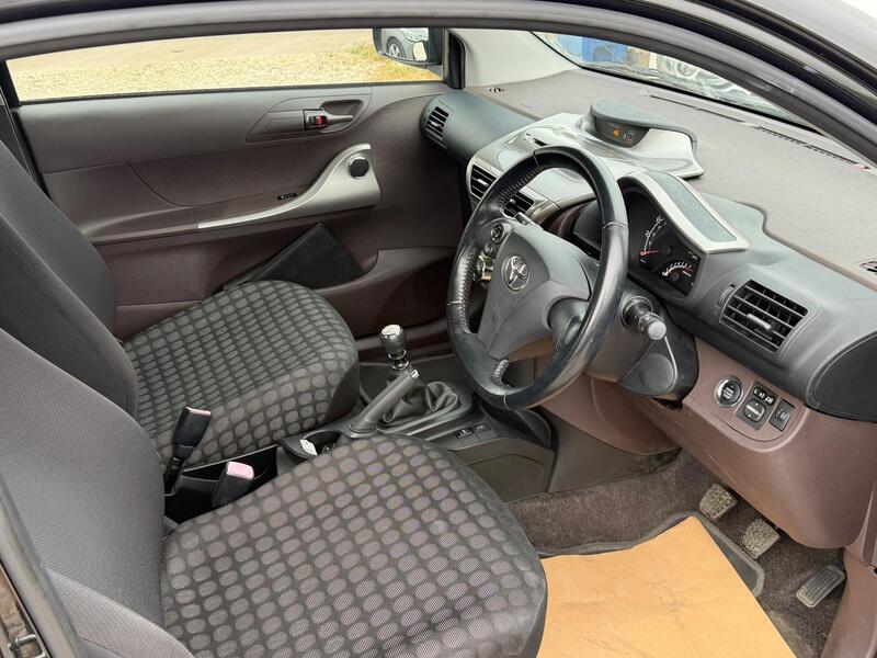 Toyota Iq view 2