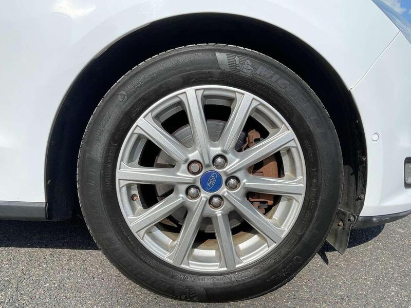 Ford Galaxy view 3