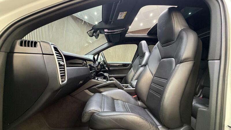 Porsche Cayenne view 3