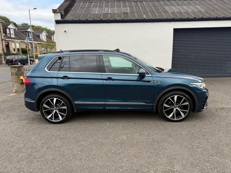 Volkswagen Tiguan view 2